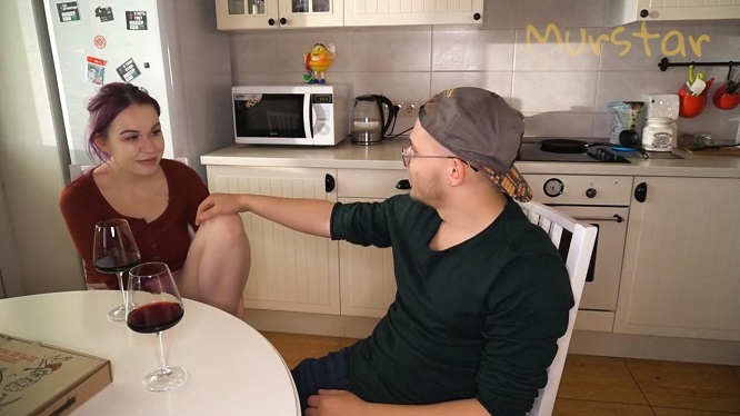 Бухнула и курьером и потрахалась рачком